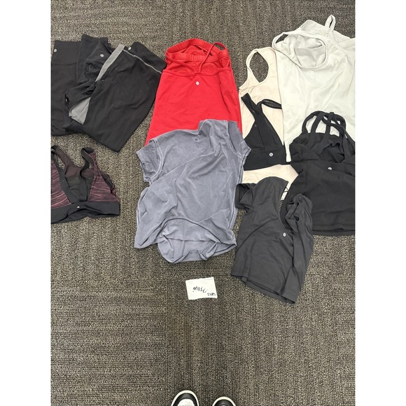 Lululemon Women's 32 Piece Mixed Lot. Sizes 4-12 Hoodies / Leggings /Shirts /bra - Picture 13 of 16